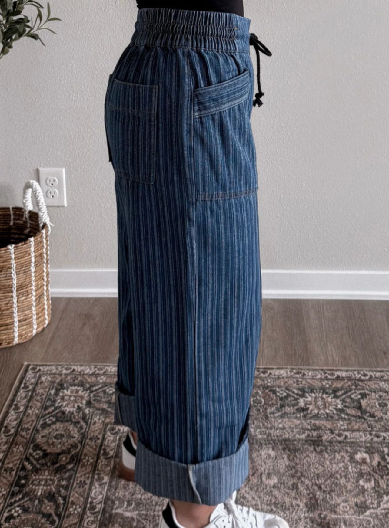 Blue stripe contrasted drawstring pocketed loose jeans