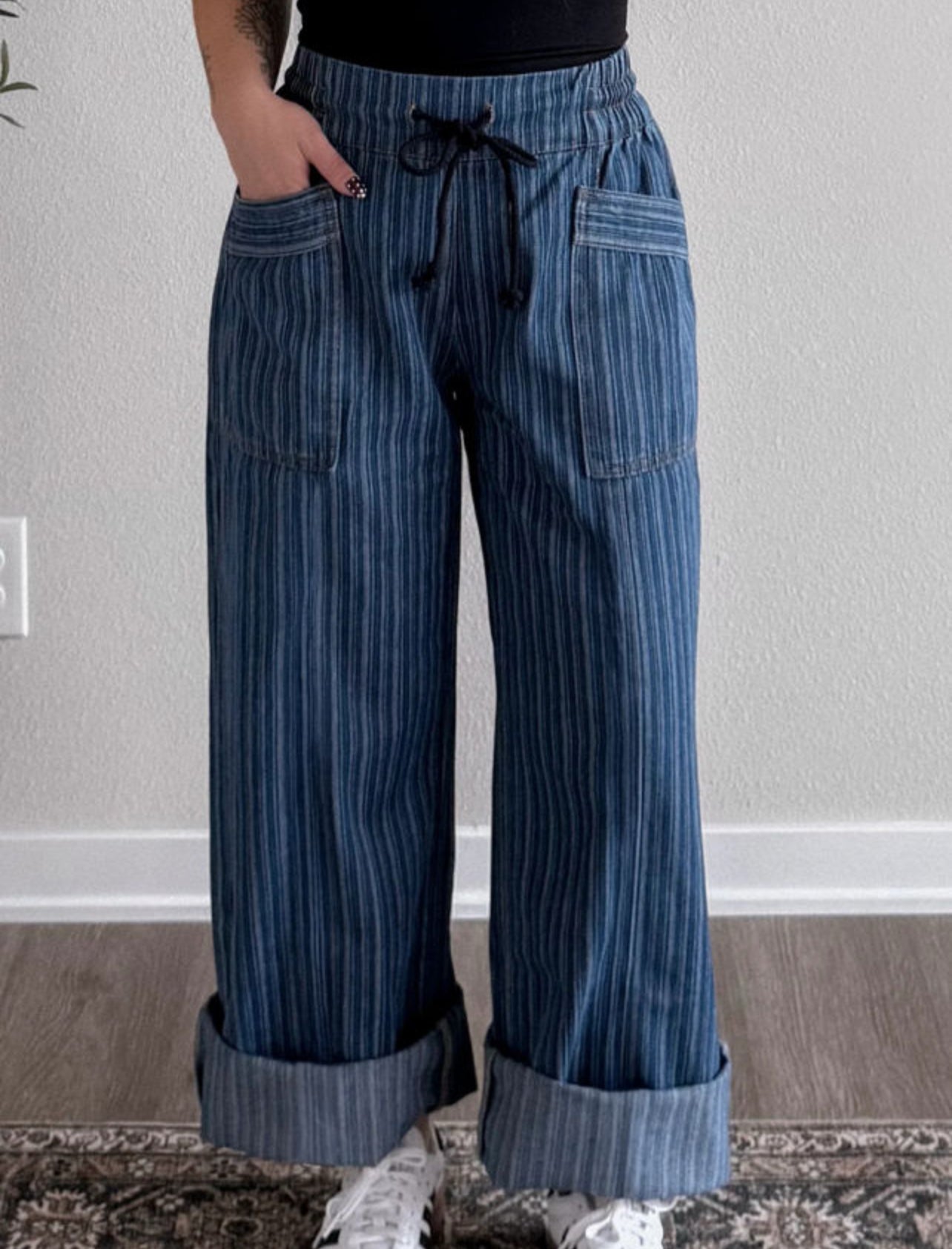 Blue stripe contrasted drawstring pocketed loose jeans