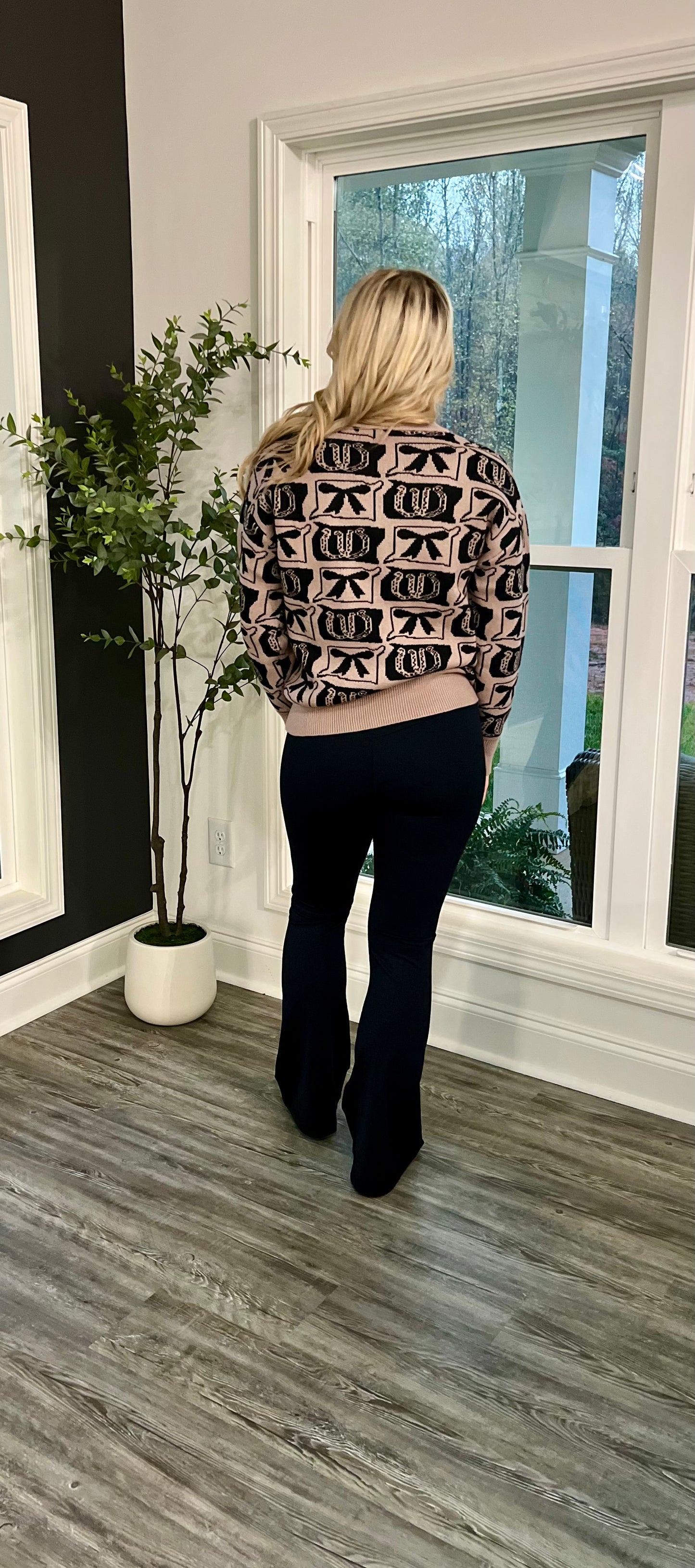 Tiffany Black Bows and Horseshoe pattern western sweater