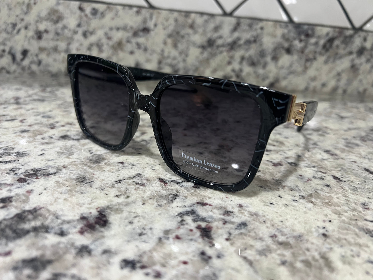 Casual Rectangular Bold Frame Sunglasses