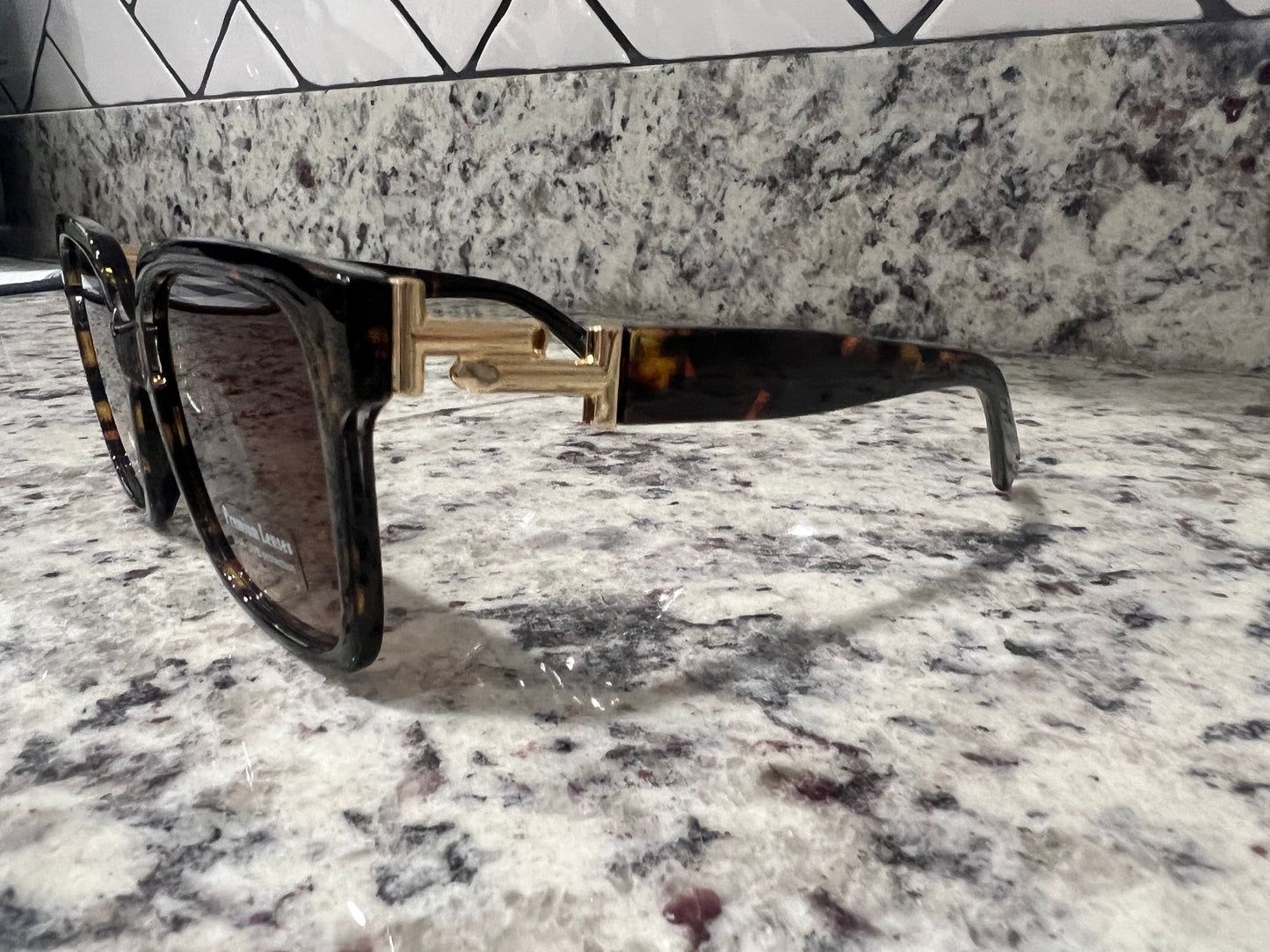 Casual Rectangular Bold Frame Sunglasses