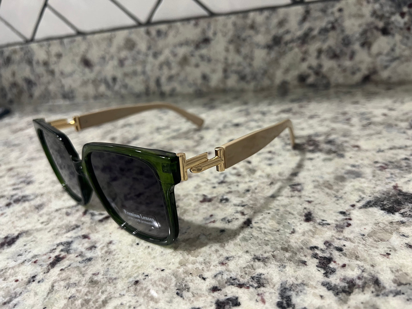 Casual Rectangular Bold Frame Sunglasses